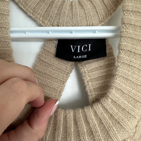 Vici Dolls Cut Out Knit Sweater Size L - Picture 3 of 3